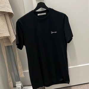 Men’s XS Givenxhy plain black t shirt. Never been worn.